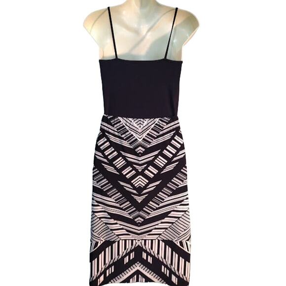 Chico's Elastic Waist Pull On Unlined Skirt, Blk/Off Wht, Sz 0 (4) - Picture 3 of 5